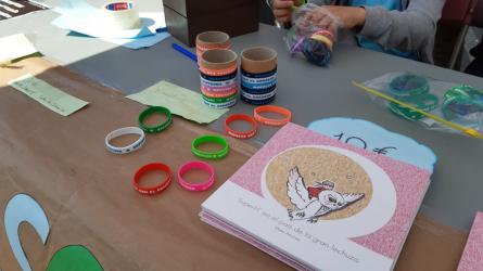 070521 Campanya solidària càncer infantil- alumnat de 3r C Eso de l'institut Les Vinyes.jpg