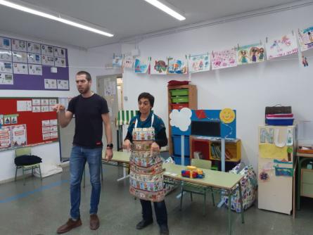 251119 TALLER JOGUINA CONSUM-ESCOLA CHARLIE RIVEL.jpg