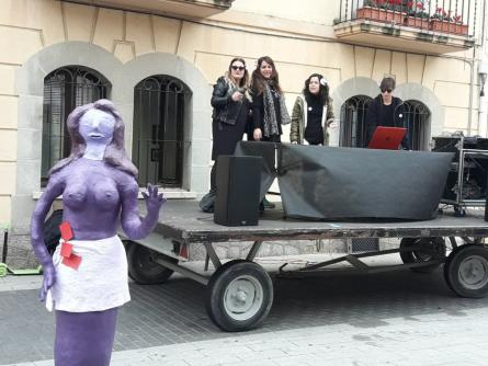 25N Cubelles 2018_las señoras que pinchan.jpg