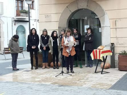 25N Cubelles 2018_lectura del manifest.jpg