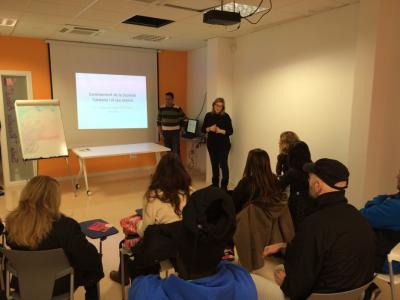 Curs al Centre Violeta de Cubelles.JPG