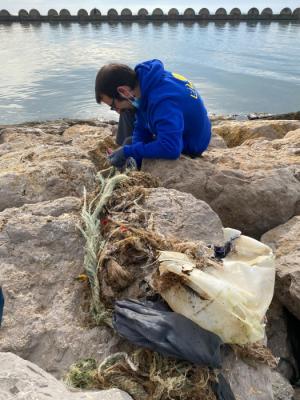 Jornada de neteja platja Gavines 20-11-21 (3).jpg